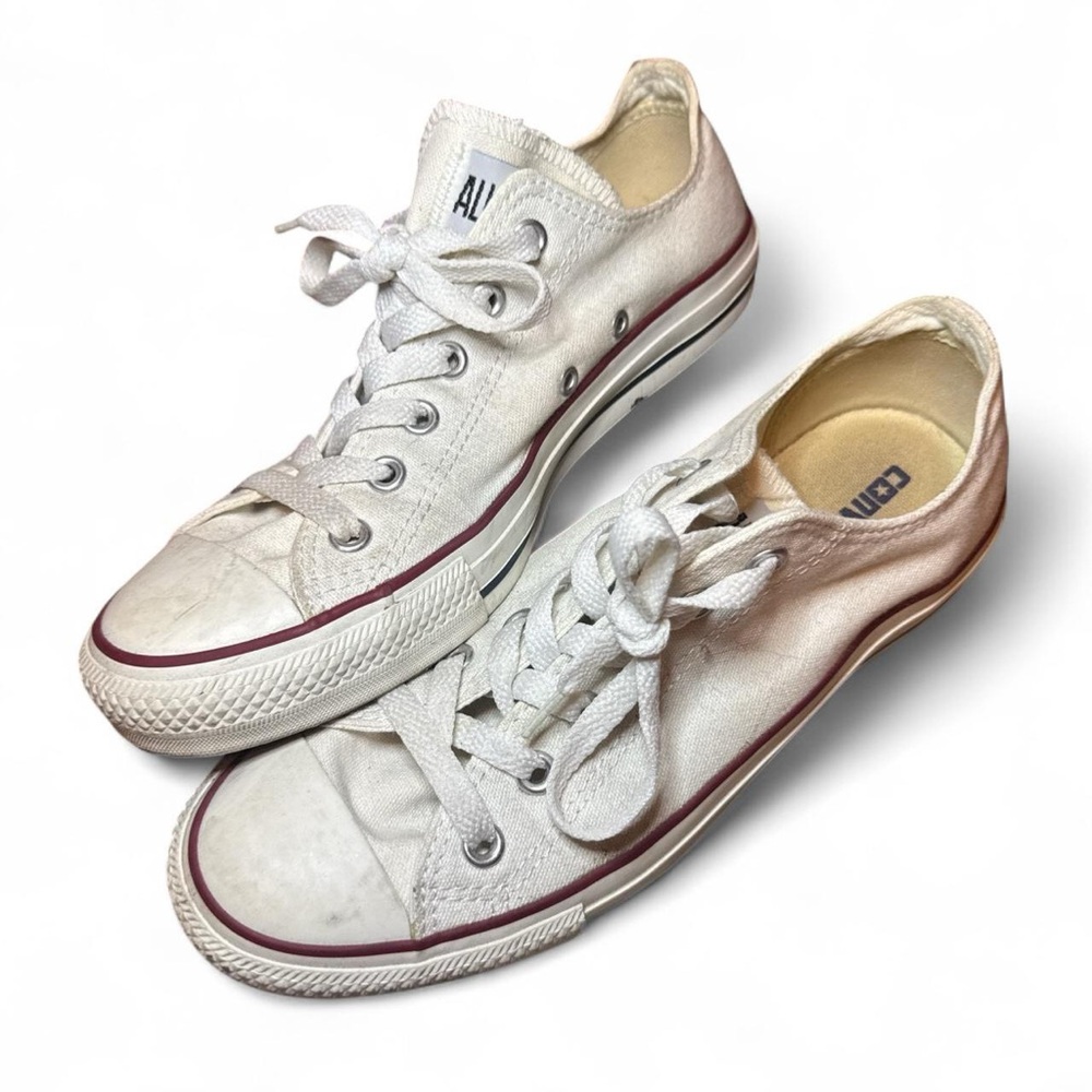 Converse All Stars Chuck Taylor White Low Rise Sneakers — Size W9/M7